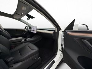 Tesla Model Y bild 27