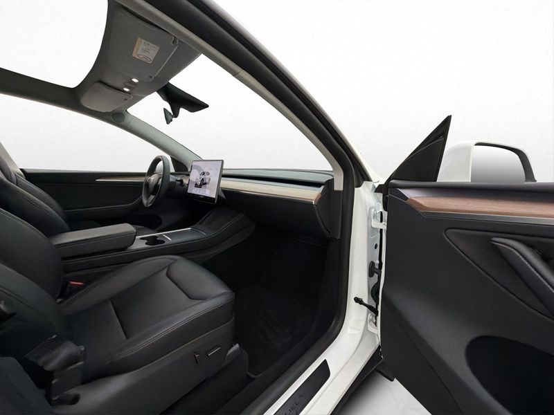 Tesla Model Y bild 27