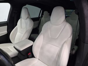 Tesla Model X bild 11