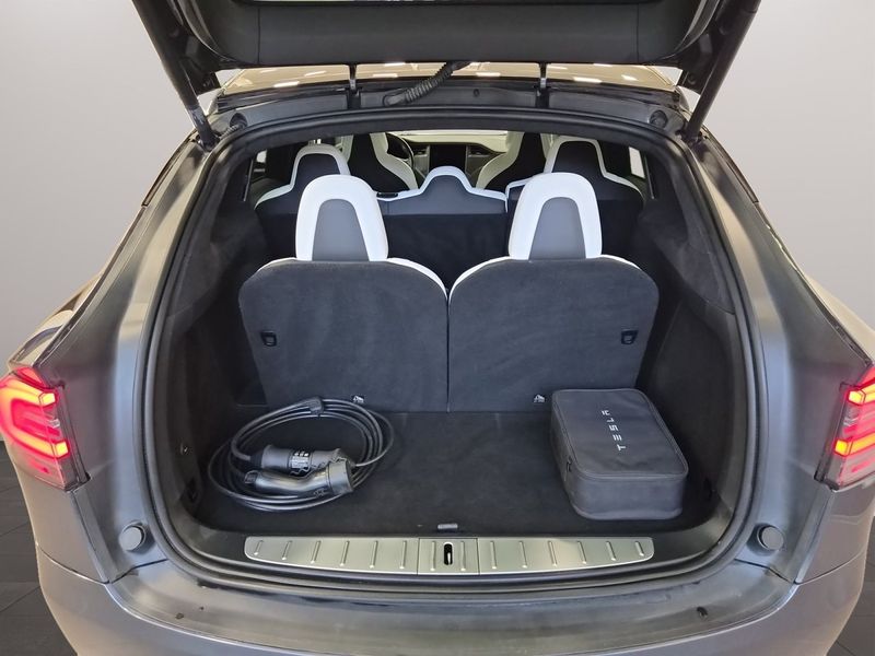 Tesla Model X bild 17