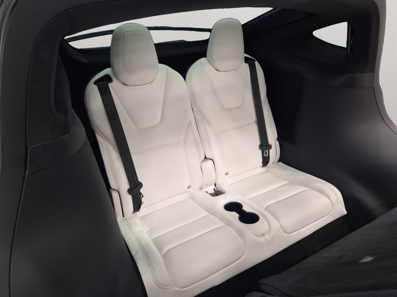 Tesla Model X bild 14