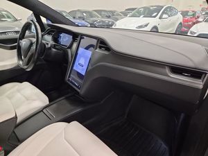 Tesla Model X bild 18