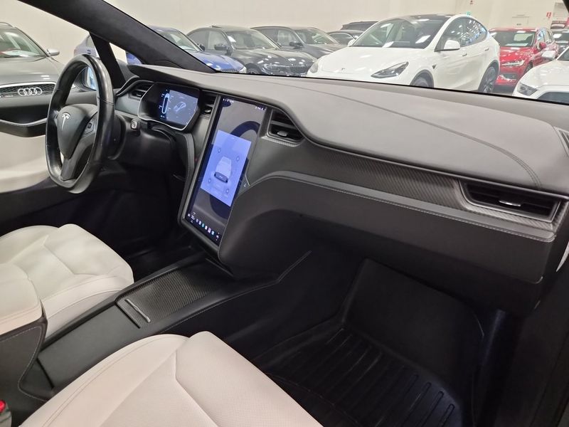 Tesla Model X bild 18
