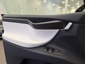 Tesla Model X bild 20