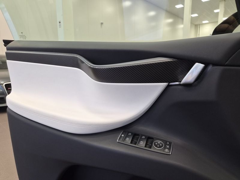 Tesla Model X bild 20