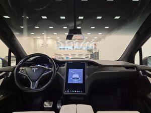 Tesla Model X bild 19
