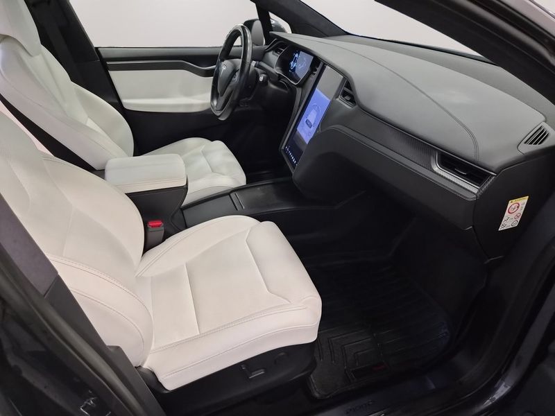 Tesla Model X bild 10