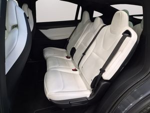 Tesla Model X bild 13