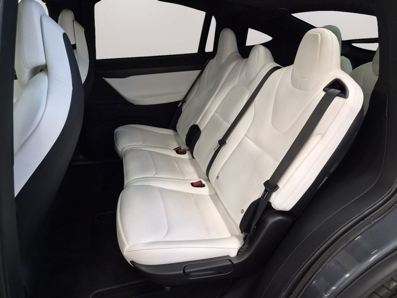 Tesla Model X bild 13
