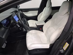 Tesla Model X bild 9
