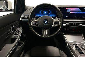 BMW 330 bild 9