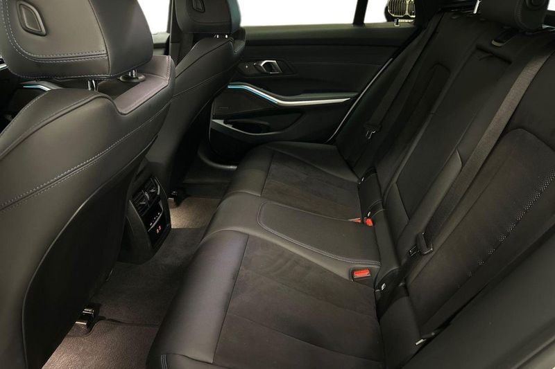 BMW 330 bild 11