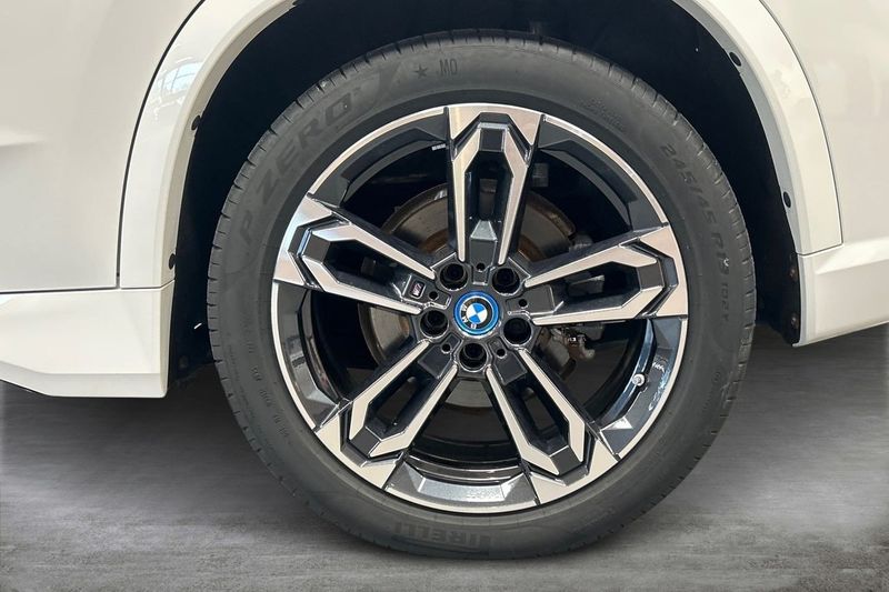 BMW iX1 bild 14