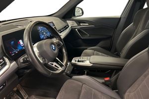 BMW iX1 bild 12