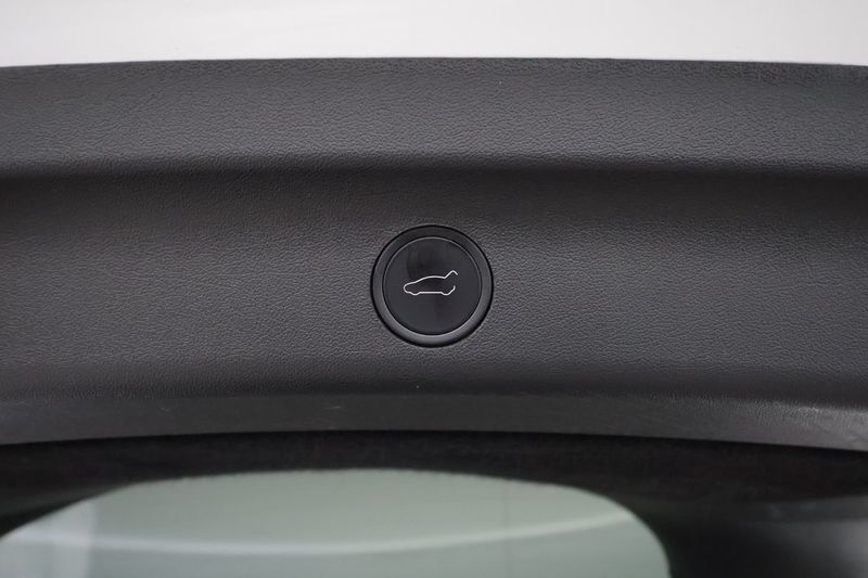 Tesla Model Y bild 24
