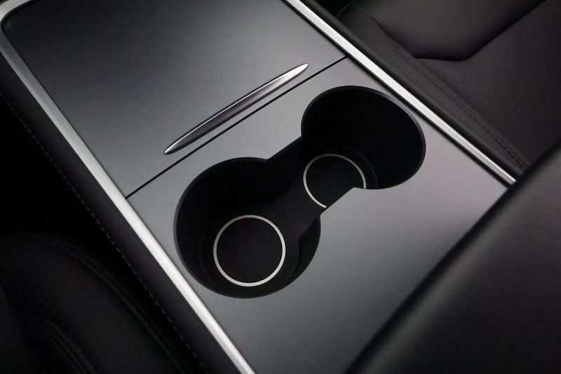 Tesla Model Y bild 22