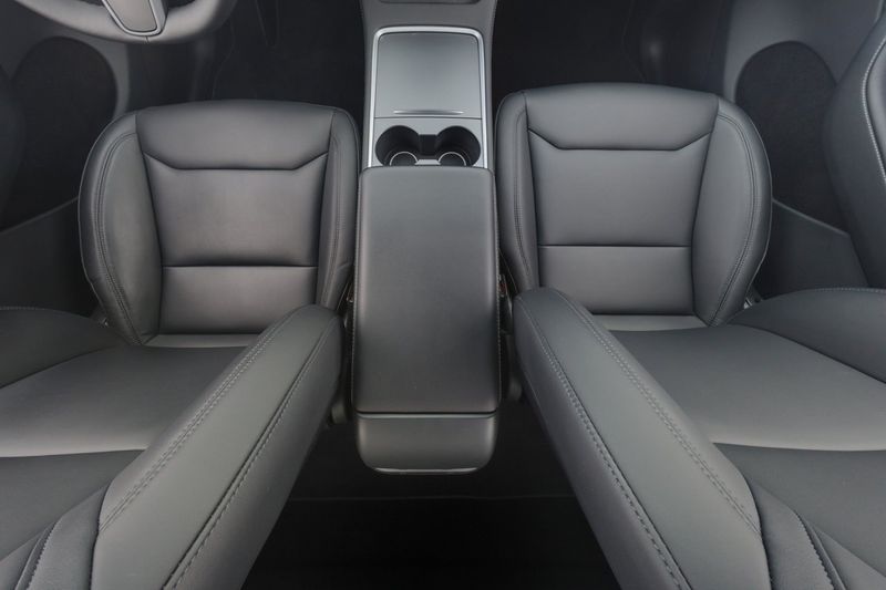 Tesla Model Y bild 14