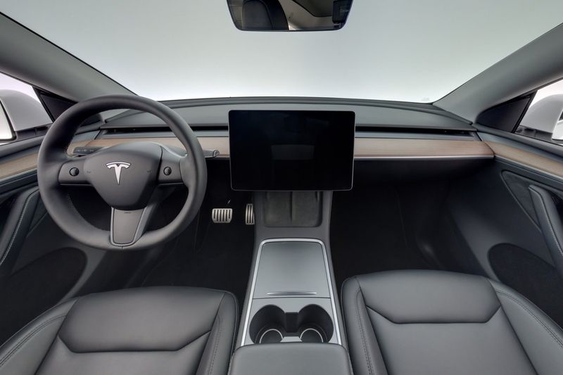Tesla Model Y bild 13