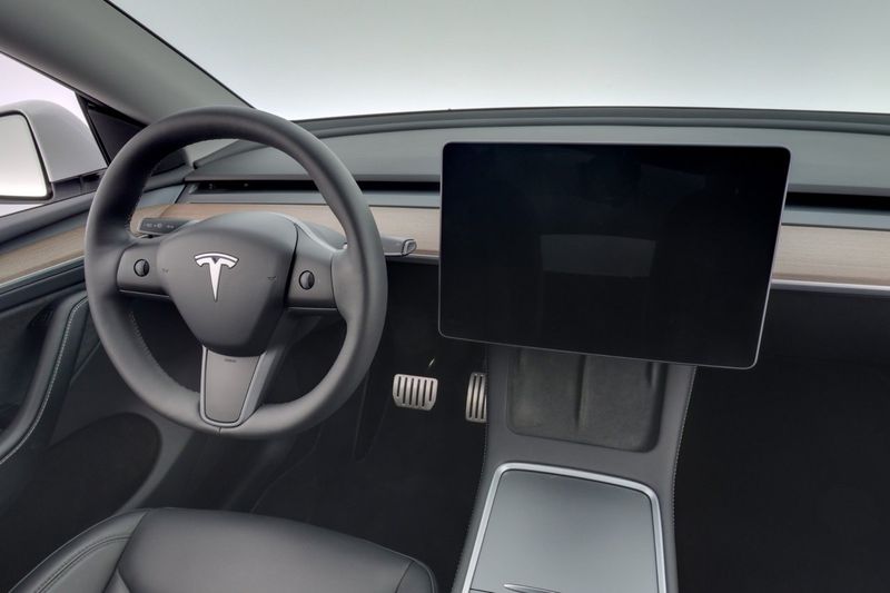 Tesla Model Y bild 15