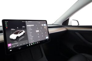 Tesla Model Y bild 21