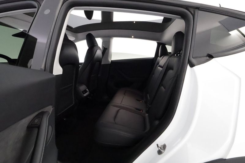 Tesla Model Y bild 12