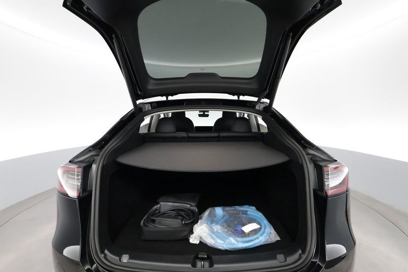 Tesla Model Y bild 25