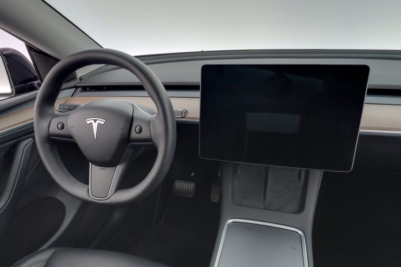 Tesla Model Y bild 15