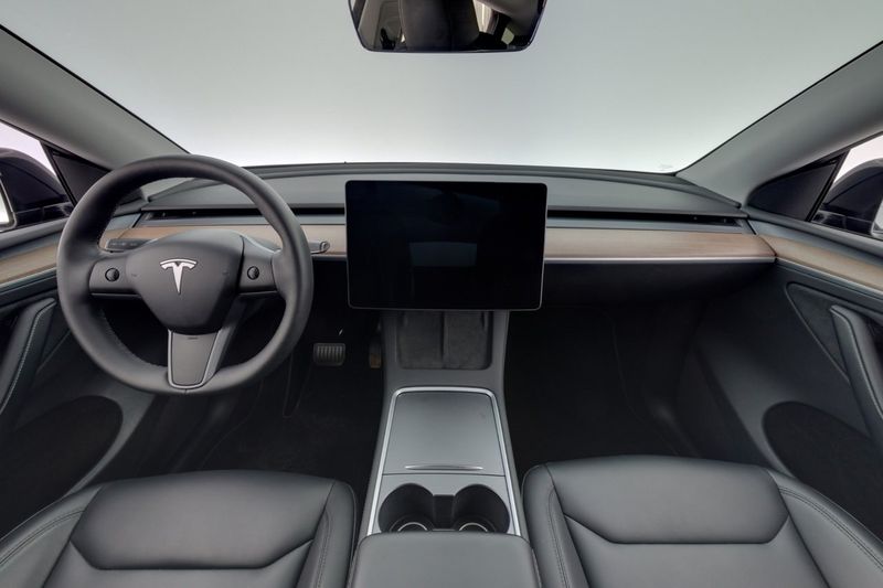 Tesla Model Y bild 13