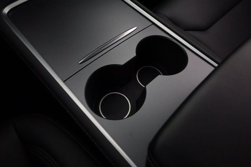 Tesla Model Y bild 23