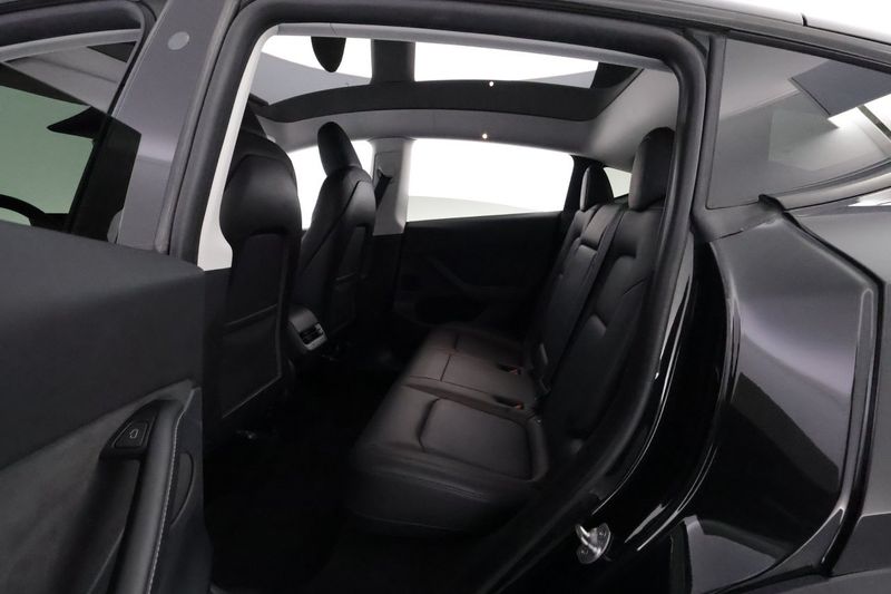 Tesla Model Y bild 12
