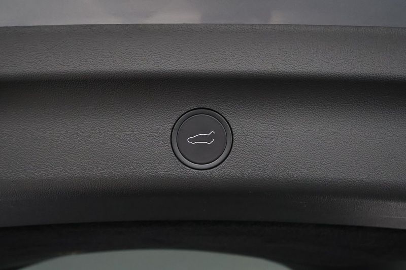 Tesla Model Y bild 26