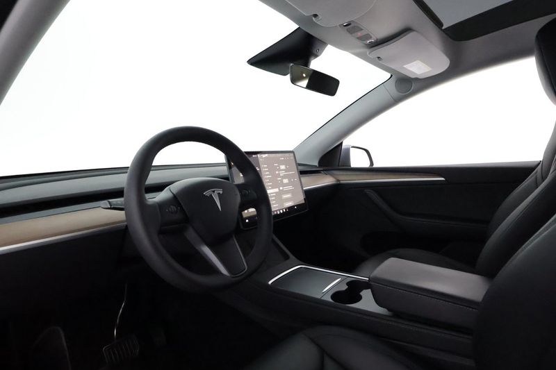 Tesla Model Y bild 11