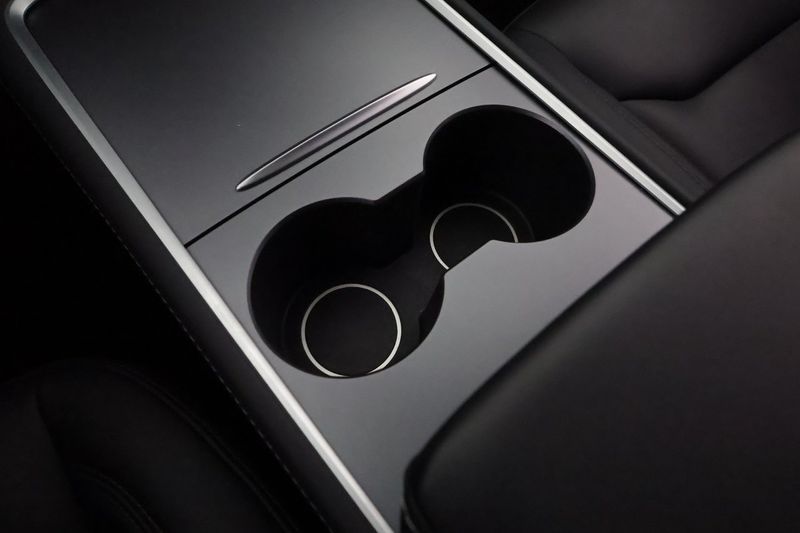 Tesla Model Y bild 23