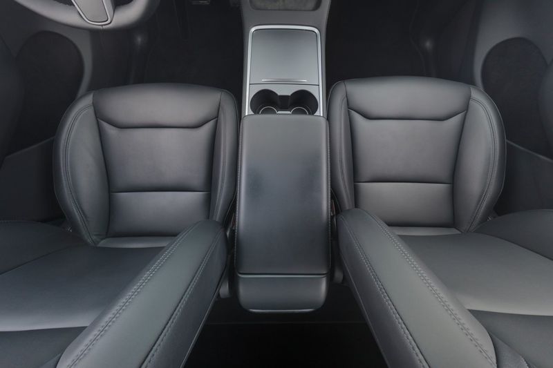 Tesla Model Y bild 14