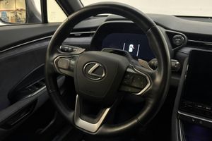 Lexus LBX bild 13