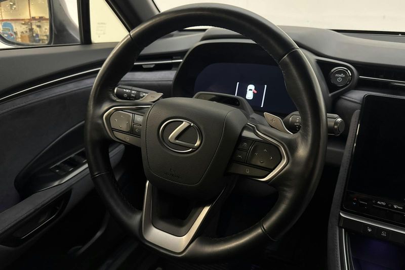 Lexus LBX bild 13