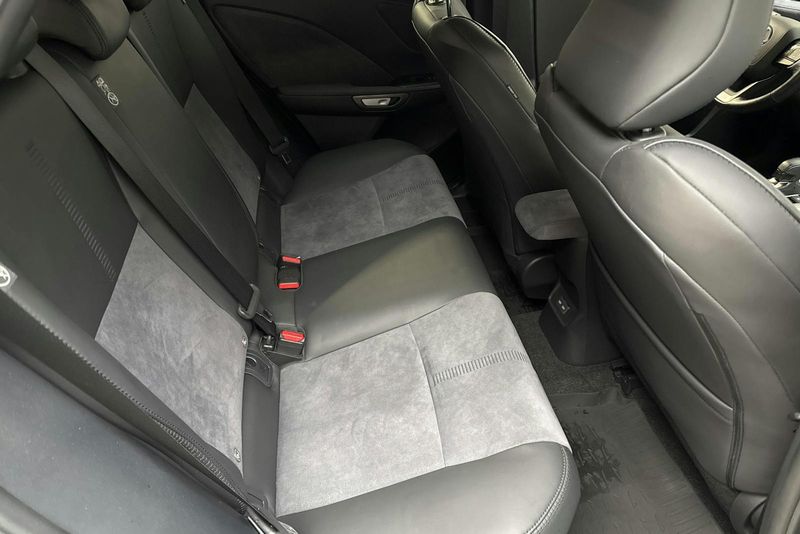 Lexus LBX bild 8