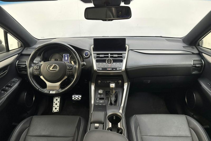 Lexus NX bild 6