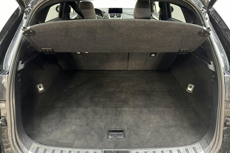 Lexus NX bild 9