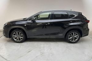 Lexus NX bild 2
