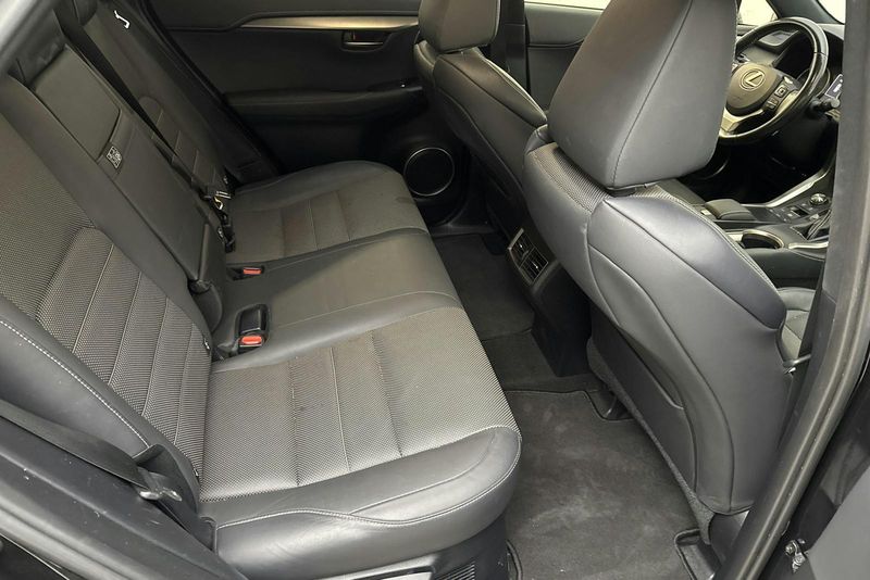 Lexus NX bild 8