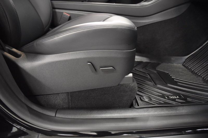 Tesla Model Y bild 15