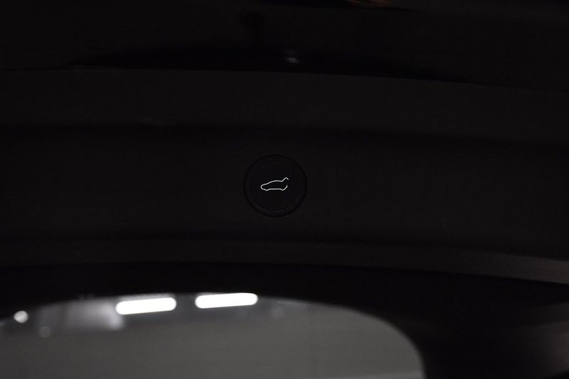 Tesla Model Y bild 25