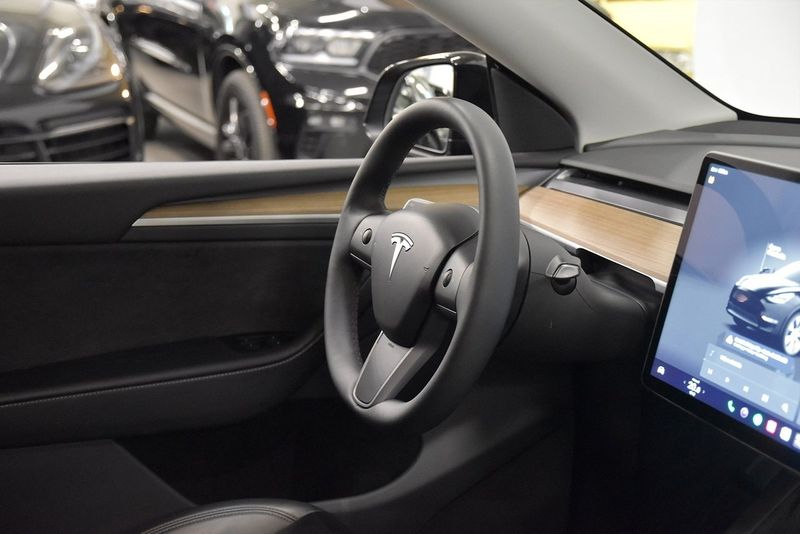 Tesla Model Y bild 8