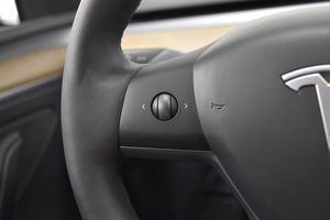 Tesla Model Y bild 10
