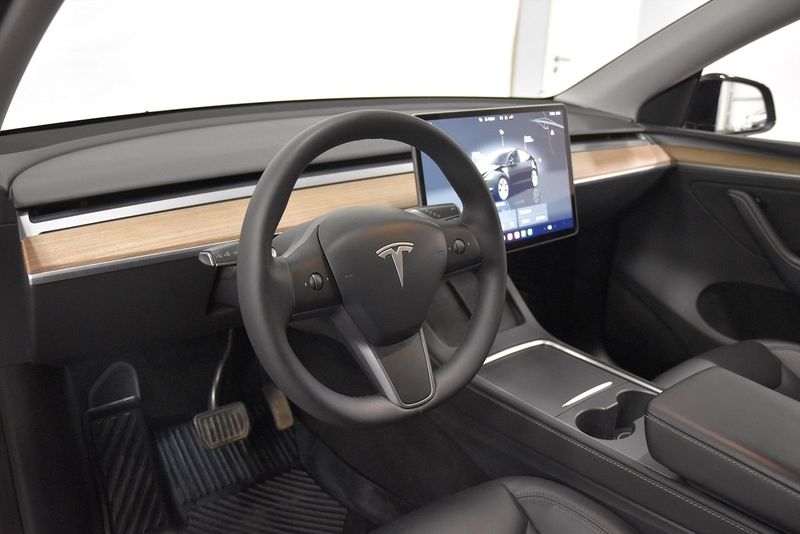 Tesla Model Y bild 9