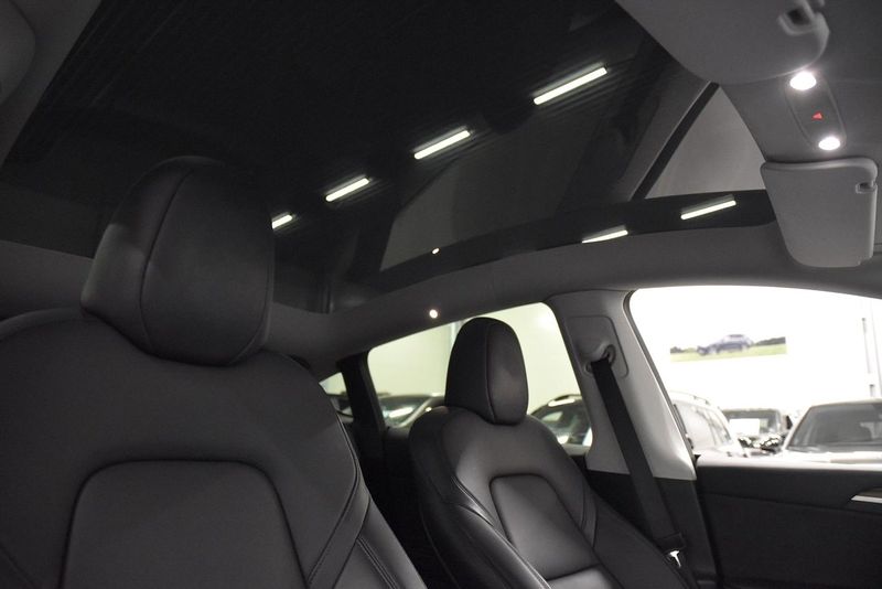Tesla Model Y bild 13