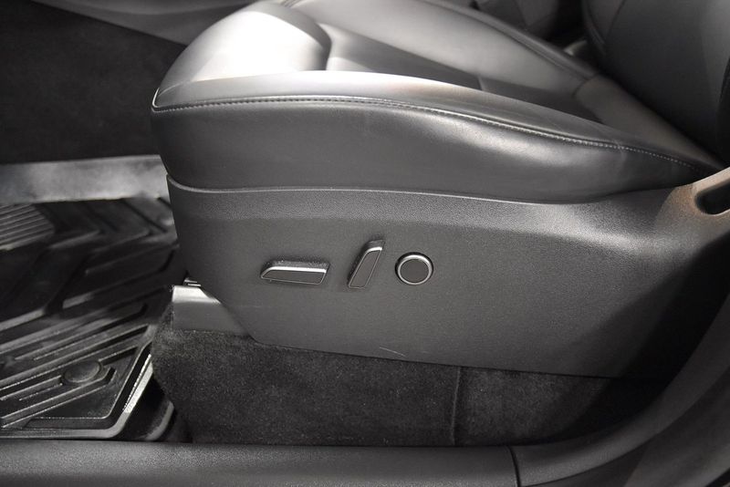 Tesla Model Y bild 16