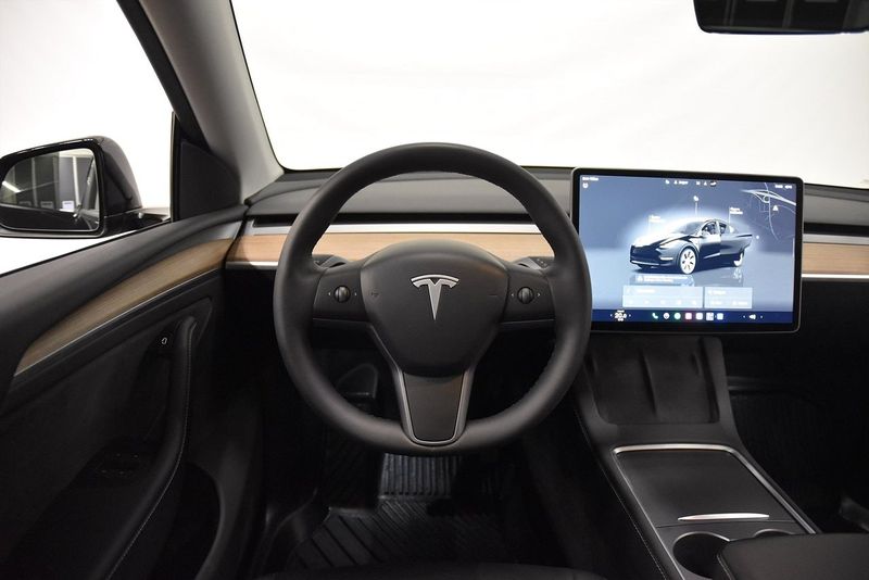 Tesla Model Y bild 2