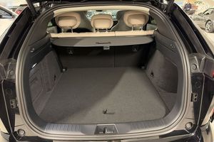 Mazda CX-6e bild 8
